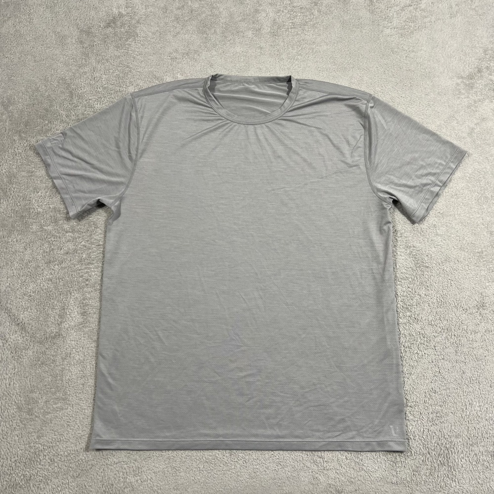 Vuori Zephyr Tee Shirt Mens XL Gray Performance Shorts Sleeve Athletic